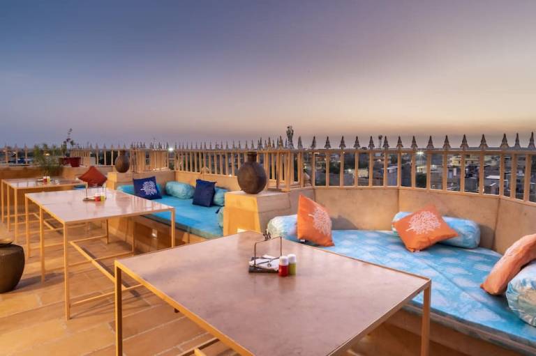 Gaji Hotel