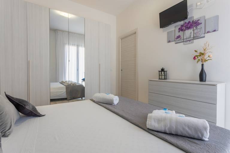 Apartment 'Casa Magenta' with Sea View, A/C & Wi-Fi — photo 4