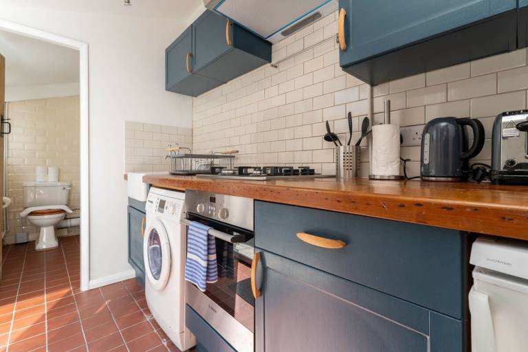 Children-friendly wonderful house with garden | Close to British Airways i360 | Pets allowed — photo 2