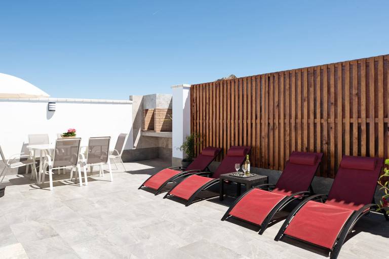 House with barbeque, patio & yard | Garden view — photo 4