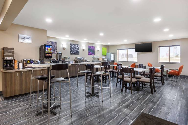 Sleep Inn & Suites Salina I-135 — photo 4