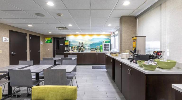 Quality Inn Asheville Downtown Tunnel Rd — photo 2