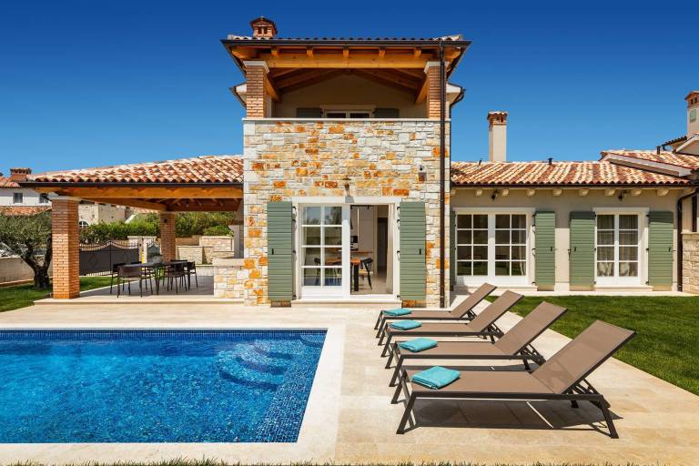 Villa with terrace, yard & barbeque | Pool view in Porec