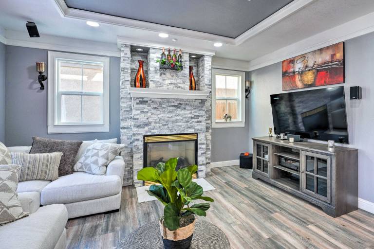 Modern Sacramento House  12 Mi to Downtown! — photo 4