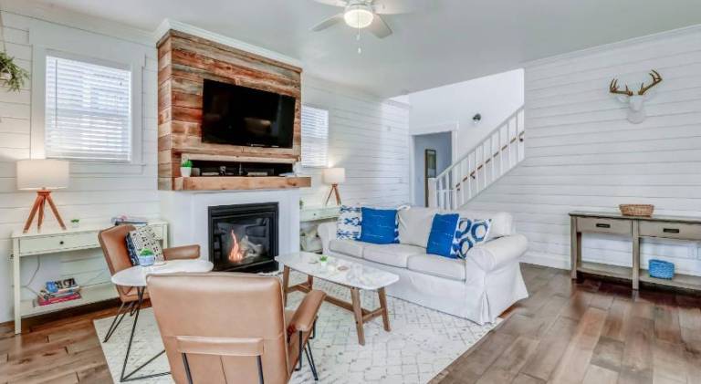 Vacation home with hot tub in Lincoln City, OR