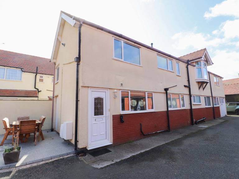 Cottage | Beach view in Conwy