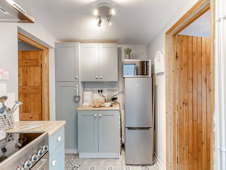 Family-oriented beautiful cottage with barbecue & garden | River view | Pets are welcome — photo 5