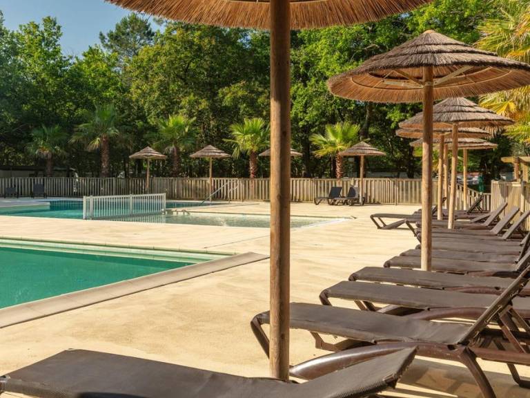 Mobile home with heated pool & patio — photo 3