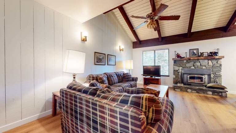 Condo with sauna, hot tub & heated pool — photo 5