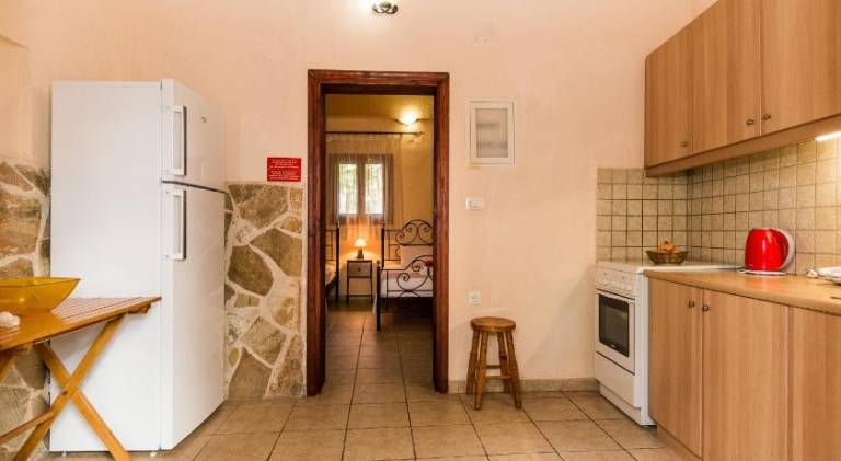 Serviced apartment with terrace, yard & BBQ — photo 3