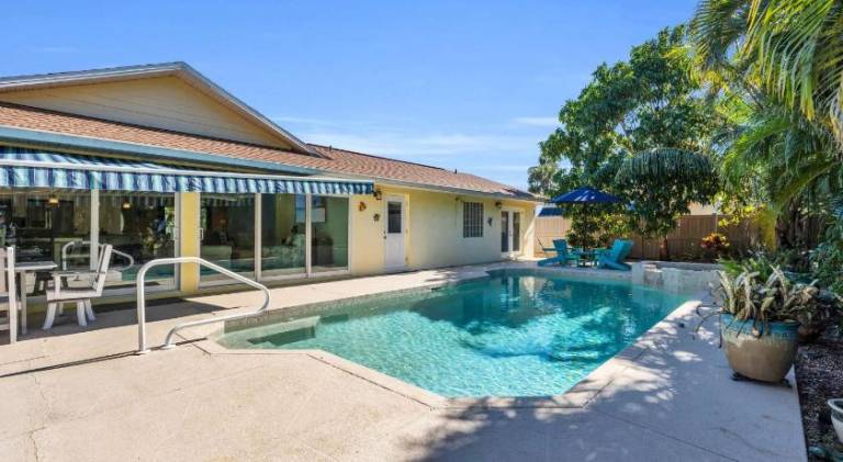 House with pool in Bonita Springs, FL