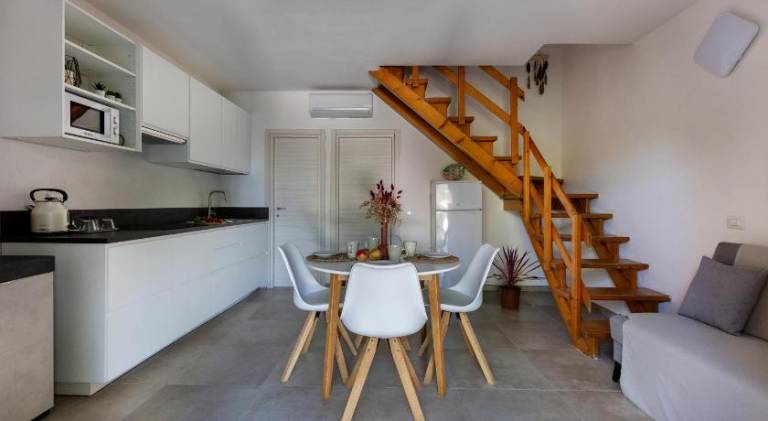Serviced apartment with BBQ, garden & patio in San Teodoro