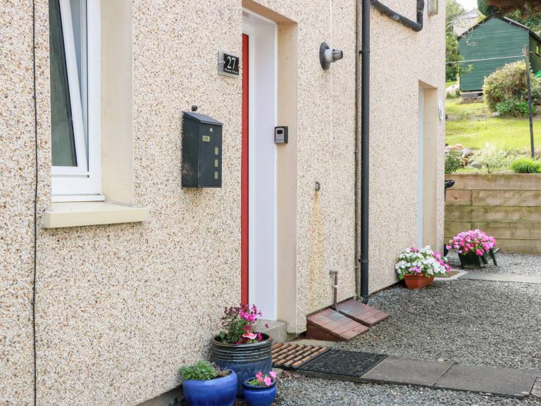 Cottage with garden — photo 5