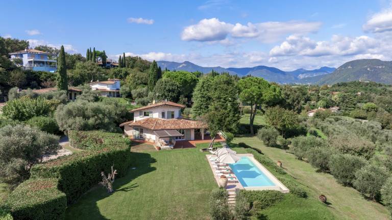 Villa with private pool, barbecue & patio | Panoramic view — photo 2