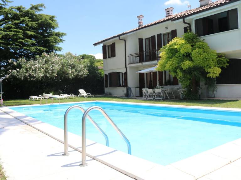 Dom Peschiera del Garda