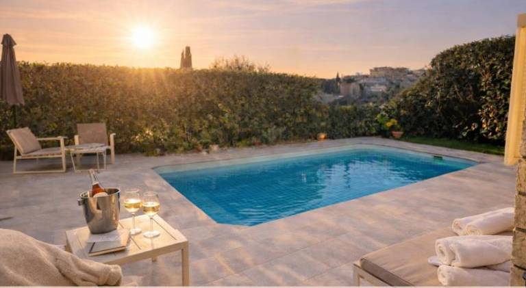 Lovely vacation home with yard, terrace & private pool | Dogs allowed in Valbonne