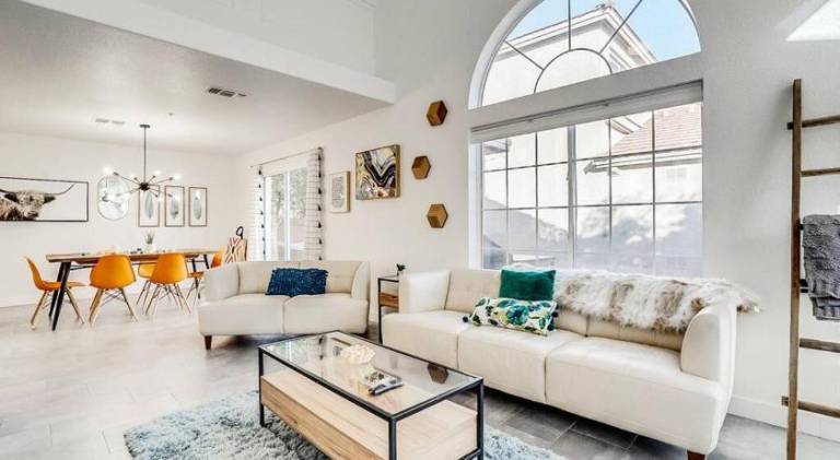 Rental apartment with pool in Scottsdale, AZ