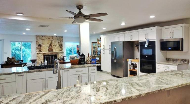 Big vacation home with pool | Pet-friendly — photo 5