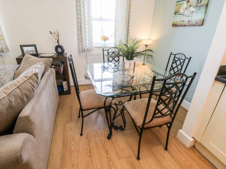 Child-friendly lovely cottage with garden | Beach view | Dogs allowed — photo 4