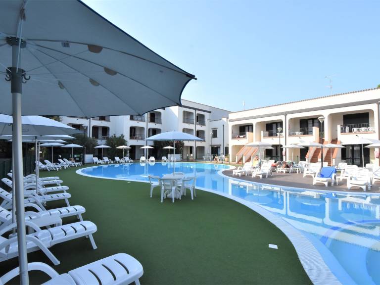 Family-friendly apartment with patio, pool & yard | Dogs allowed — photo 2