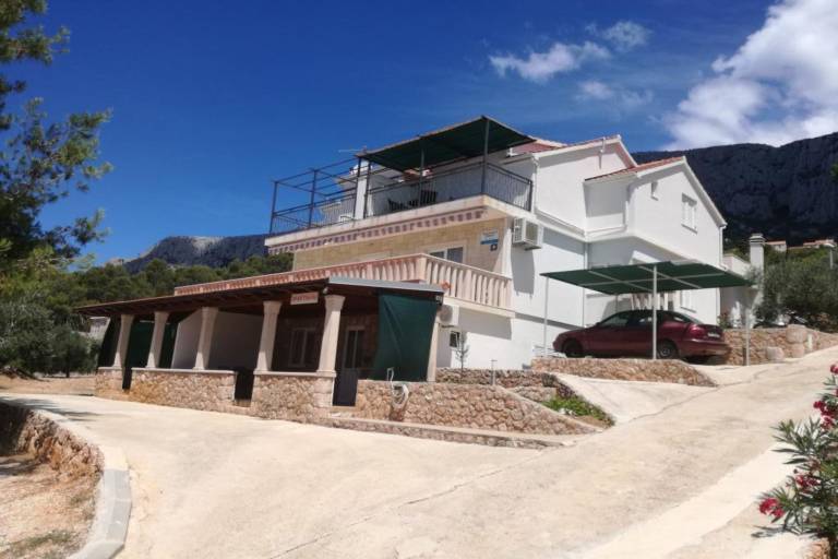 Comfort One Bedroom Apartment with Terrace and Sea view