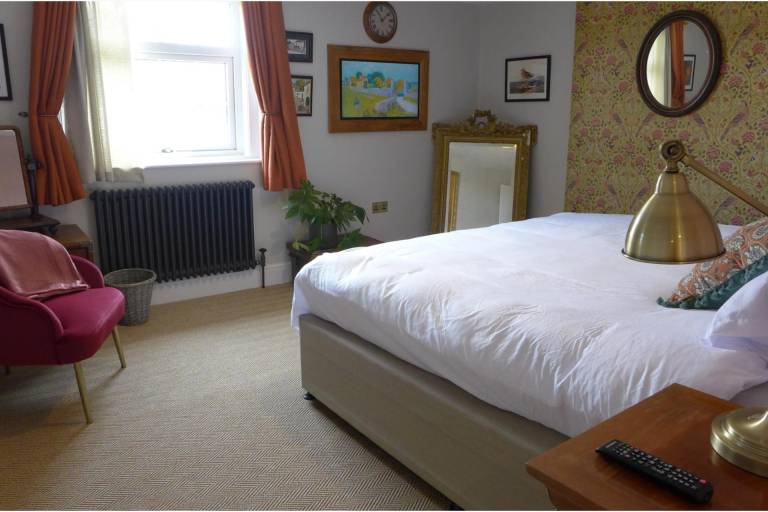 Royal Oak Retreat Sleeps 6 Pub & Pet Friendly