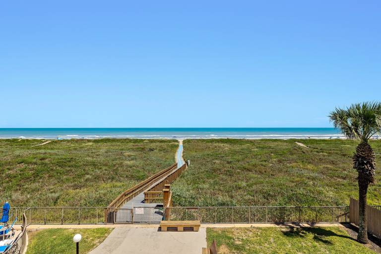 Family-friendly beautiful condo with private pool | Beach nearby | Dogs allowed — photo 5