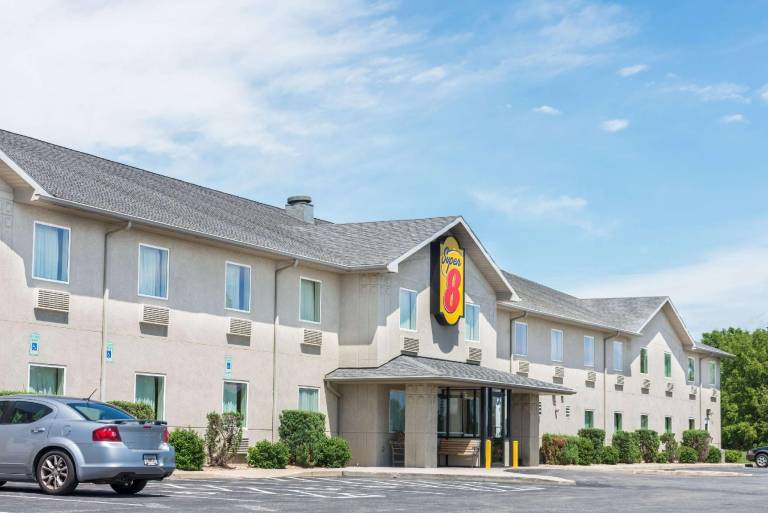 Super 8 By Wyndham Hagerstown/Halfway Area in Hagerstown, MD