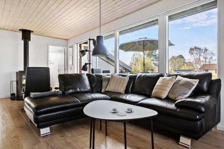 House with terrace & barbecue — photo 3
