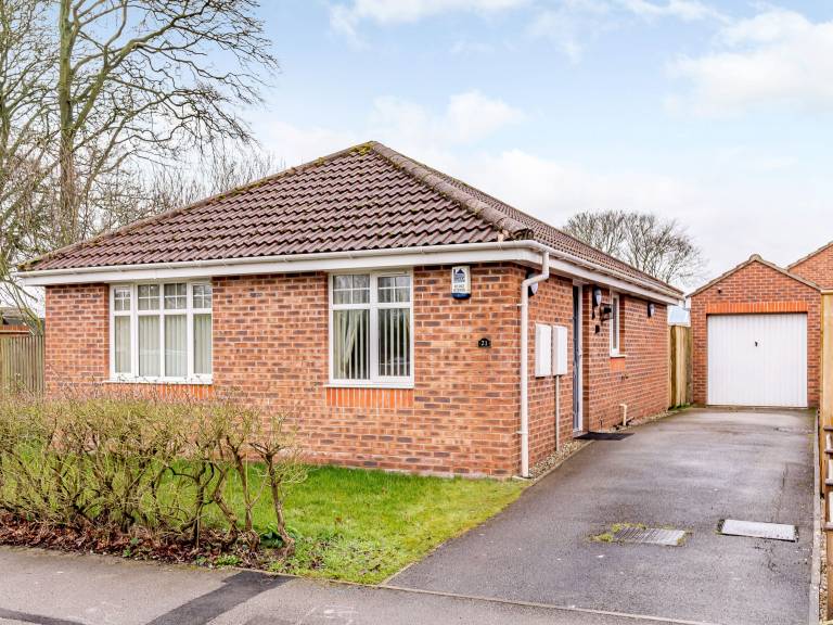 Child-friendly cottage with yard, barbeque & hot tub | River view | Pets allowed in Bridlington