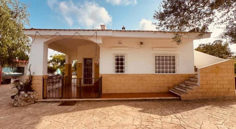 Vacation home with 2 rooms for 6 persons in Brindisi