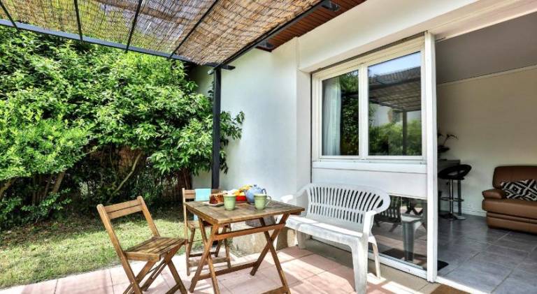 Rental apartment with barbecue, yard & terrace — photo 4