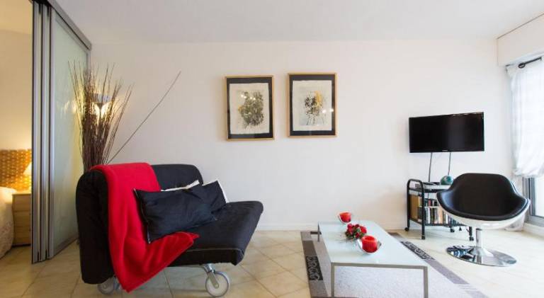Holiday apartment with pool in Mandelieu-La-Napoule
