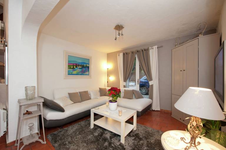 Family-oriented big vacation home with grill, garden & patio | Nature view | Pets are welcome — photo 2