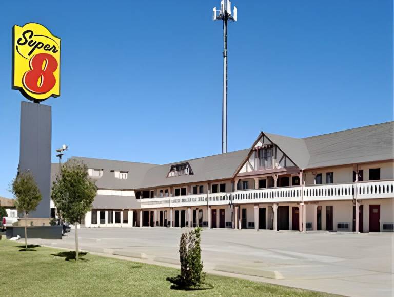 Super 8 By Wyndham City Of Moore in Moore, OK