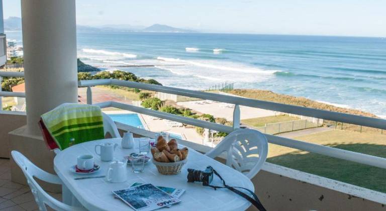 Lovely serviced apartment with pool & garden | Beach nearby | Dogs allowed — photo 3