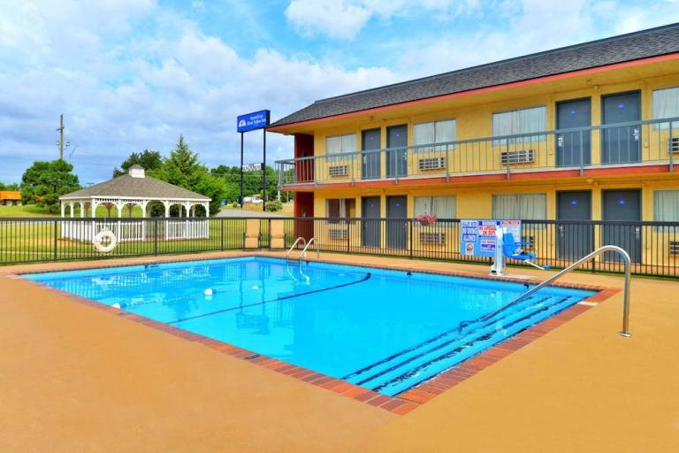 Castle Inn & Suites By OYO Chickasha — photo 3