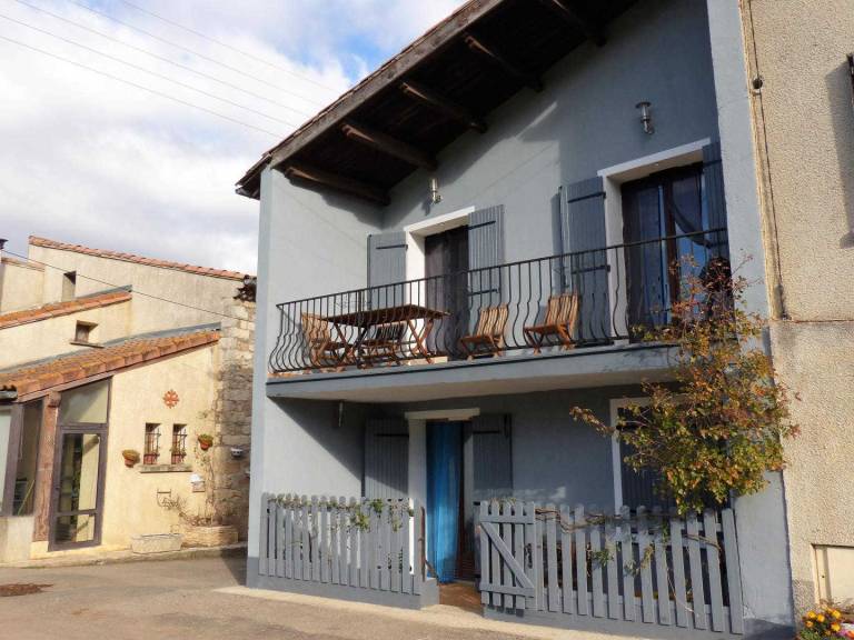 Gite with patio, barbeque & yard — photo 2