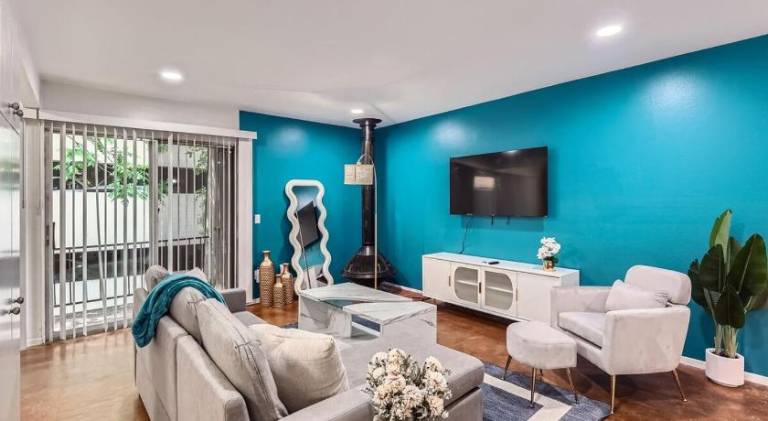 Apartment with pool in Austin, TX