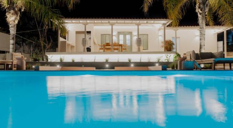 Blue Topaz Two Villas Pool and Spa in Nafplio