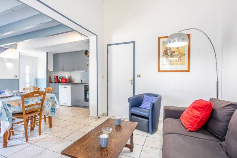 Holiday Home in Saint-Denis d'Oléron – Peaceful Haven with Enclosed Garden, Steps from the Sea — photo 5