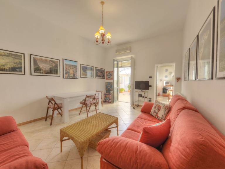 Family-friendly lovely villa with barbeque, yard & private pool | Pets allowed — photo 3