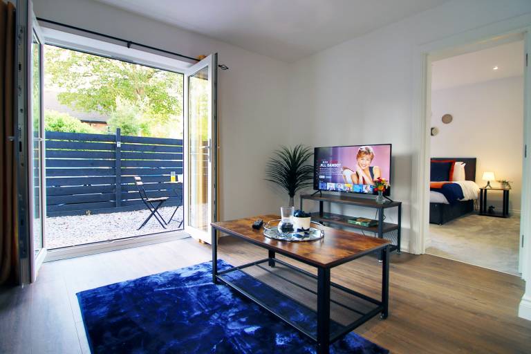Family-oriented beautiful rental apartment | Close to Cardiff Castle | Pets are welcome — photo 2