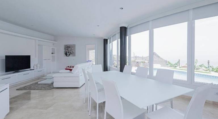 Lovely villa with pool | Pets are welcome — photo 2