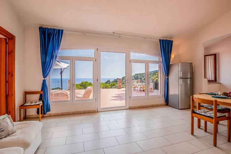 Villa with terrace & yard | Perfect for remote work — photo 3