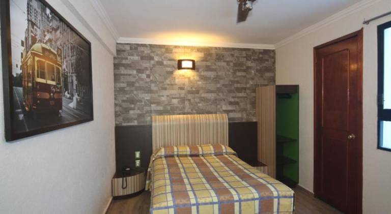 Hotel Plaza Crystal