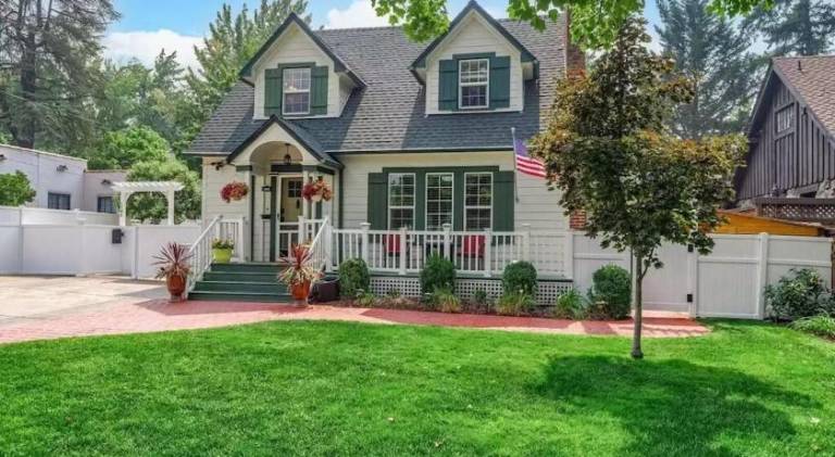 Vacation home | Good for workation | Pet-friendly in Medford, OR