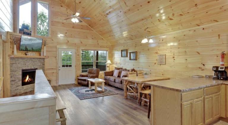 House with jacuzzi — photo 3