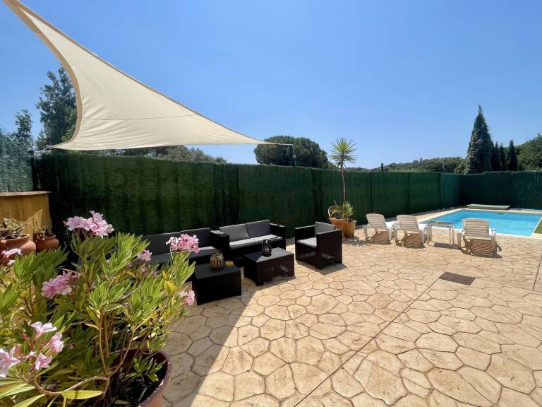 Children-friendly villa with barbecue, yard & private pool | Pets are welcome — photo 5