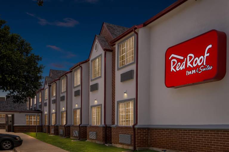Red Roof Inn & Suites Euless - DFW Airport Southwest — photo 5